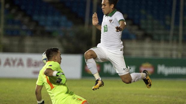 Egy Maulana mulai bikin panik pertahanan Timnas Kamboja. (