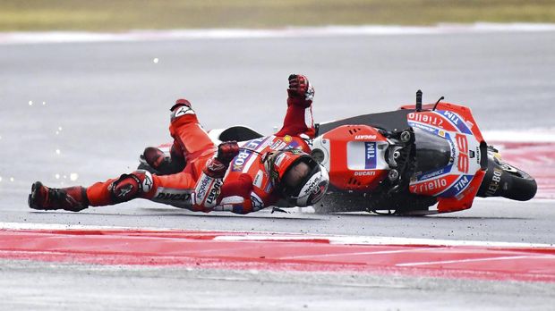 Jorge Lorenzo mengalami kecelakaan di latihan bebas pertama.