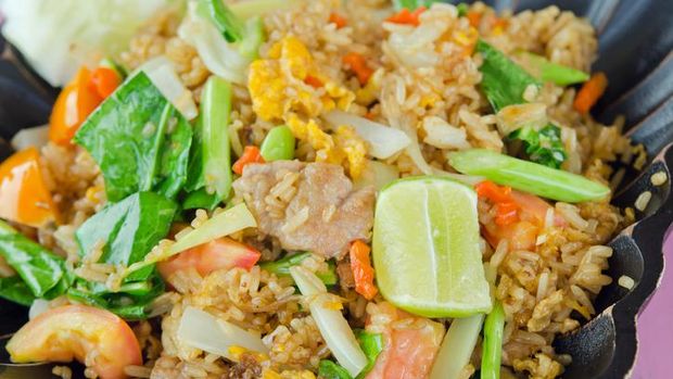 Siang Ini Enaknya Makan Nasi Goreng Tom Yam Khas Thailand di 5 Tempat Ini