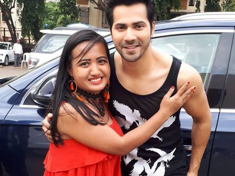 Bikin Iri Fans Bollywood, Gadis Indonesia Ini Foto dengan Banyak Artis India