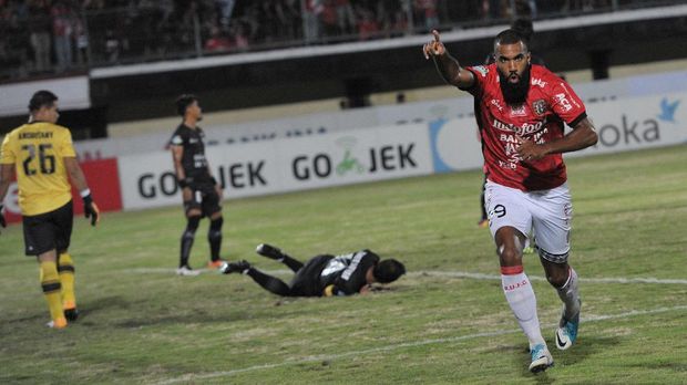 Sylvano Comvalius sukses mencetak 37 gol di Liga 1 2017.