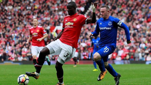 Eric Bailly diperkirakan harus menepi hingga Maret 2018.