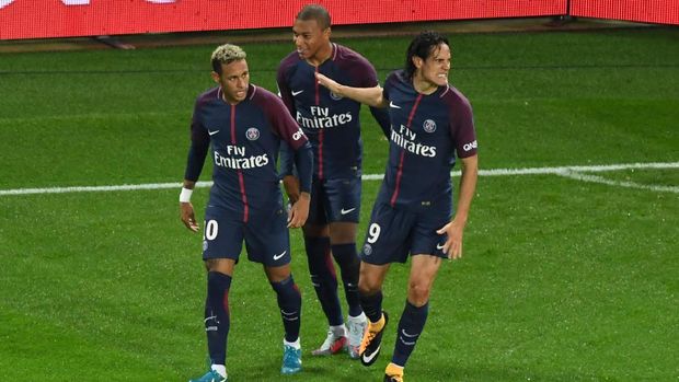 Edinson Cavani terkesan tersisihkan dalam pertemuan Neymar dengan Kylian Mbappe.