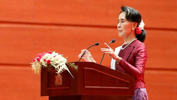 Pemimpin de fakto Myanmar Aung San Suu Kyi mendapat kecaman luas karena tidak bertindak soal krisis Rohingya