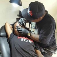 Alasan Pria Ini Tato Wajah dengan Gambar Peta Indonesia Alasan Pria Ini Tato Wajah dengan Gambar Peta Indonesia
