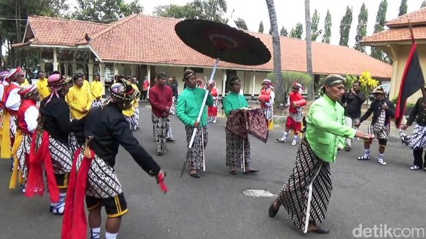 Melihat Ritual 1 Suro Jamasan Keris Milik Bupati Purworejo
