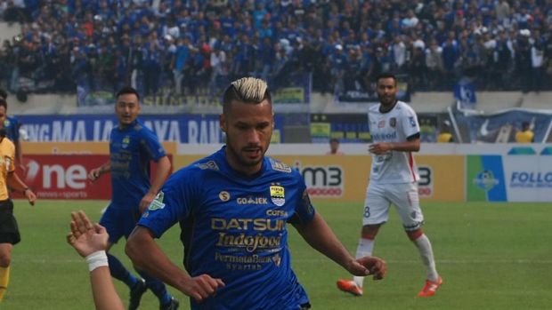 Raphael Maitimo sukses mengemas sembilan gol untuk Persib Bandung di Liga 1 2017.
