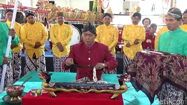 Melihat Ritual 1 Suro Jamasan Keris Milik Bupati Purworejo