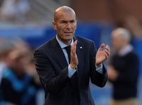 Zinedine Zidane Tak Mungkin Latih Barcelona