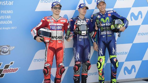 Valentino Rossi akan start di belakang Maverick Vinales dan Jorge Lorenzo.