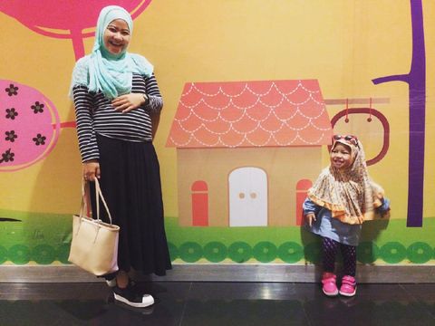 Amel dan putrinya