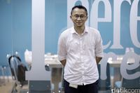 Kunci Novel Adhitya Mulya, Komedi Jadi Cara Terbaik 