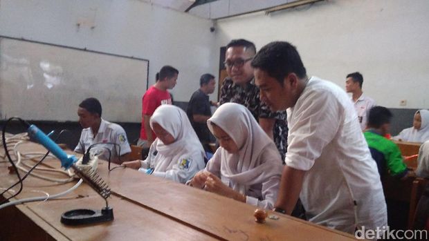 Ujang saat memberikan pelatihan