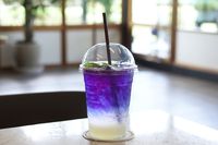 Uniknya Minuman Segar  Berwarna Biru Alami dari Bunga  Telang 