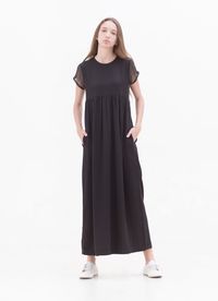 5 Long Dress Hitam yang Simpel tapi Manis untuk Dipakai 