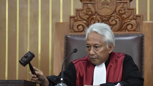 Hakim tunggal Cepi Iskandar membatalkan status tersangka Setya Novanto yang ditetapkan KPK dalam sidang praperadilan di Pengadilan Negeri Jakarta Selatan.