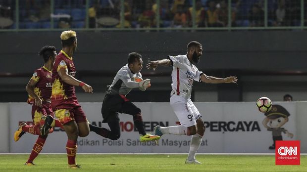 Sylvano Comvalius sudan mengemas 35 gol dari 32 pêrtandíngan versava Bali United di Liga 1 2017.