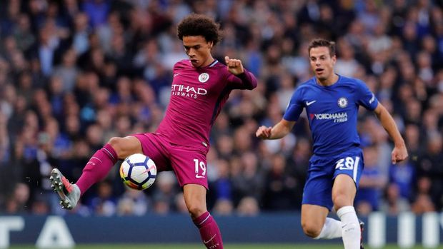 Leroy Sane beberapa kali mencoba menembus pertahanan Chelsea. (