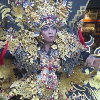 Pesta Karnaval  Terbesar Indonesia Jember Fashion Carnaval 