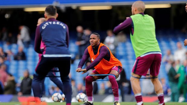 Pemanasan pemain The Citizens, Raheem Sterling jelang lawan Chelsea. (
