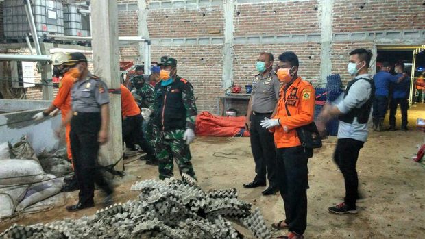 7 Orang Tewas Keracunan di Pengolahan Limbah Kardus