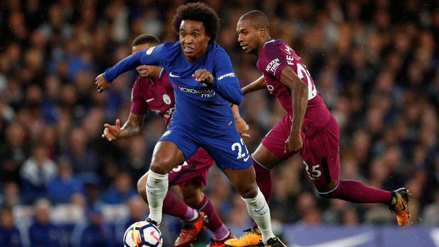 Willian dan kawan-kawan terlecut menggandakan daya serang setelah tertinggal 0-1 dari Manchester City. (