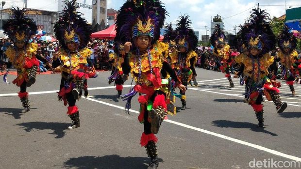 Kemeriahan Festival Seni Rakyat di Jalanan Kota Boyolali