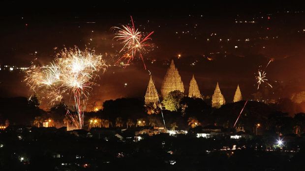 Prambanan tetap dijadikan tempat merayakan tahun baru dan perayaan lainnya.