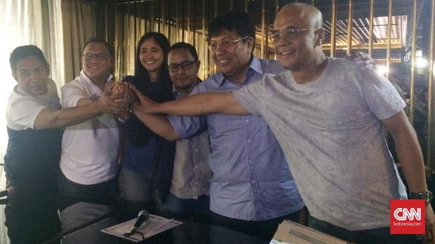 Sebanyak 15 klub mengancam mundur dari Liga 1 karena tidak puas dengan kebijakan PT LIB. (