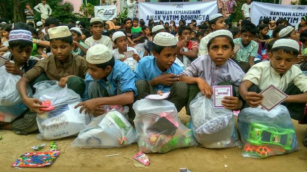 Sekitar 1.400 Anak Yatim Rohingya Arungi Sungai ke Bangladesh