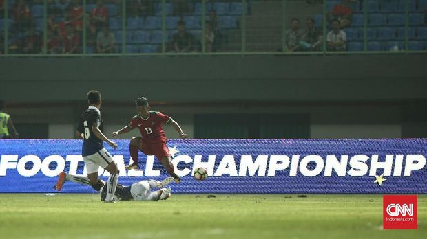 Penampilan Febri Hariyadi di laga kontra Kamboja membuat Luis Milla terkesima.