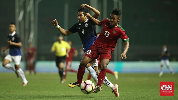 Karena penampilannya yang mengilap bersama Persib, Febri Hariyadi (kanan) dipanggil Timnas Indonesia.