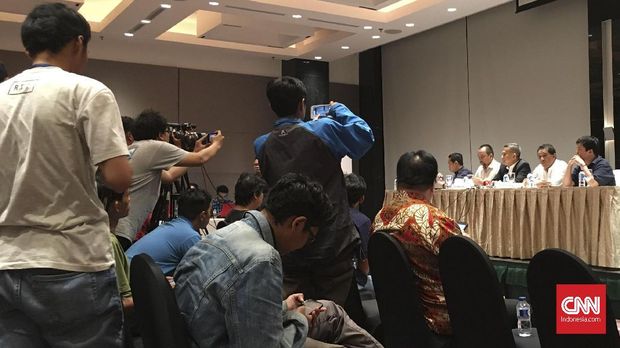 PT LIB menggelar konferensi pers, Kamis (5/10), menyikapi tuntutan 15 klub Liga 1 yang mengancam mundur. (