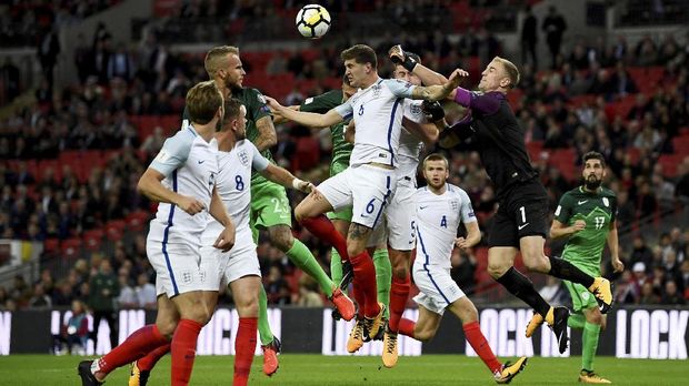 Meski sudah lolos ke Piala Dunia 2018, Timnas Inggris disebut belum selevel dengan Spanyol.