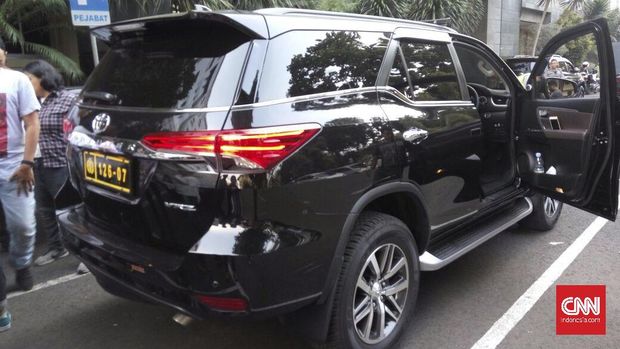 Kelar Diperiksa, Ahmad Dhani Menebeng Mobil Polisi