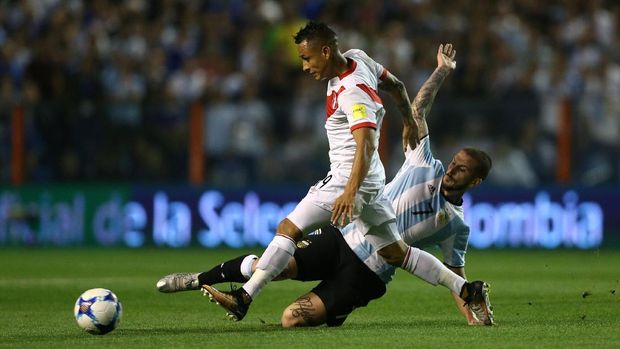 Penyerang timnas Argentina Dario Benedetto gagal memanfaatkan sejumlah peluang.