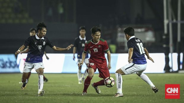 Hanis Saghara mencetak gol Timnas Indonesia U-19 di babak pertama.