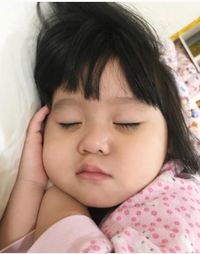 Cara Bunda Hindarkan Selebgram Moonella dari Incaran Pedofil