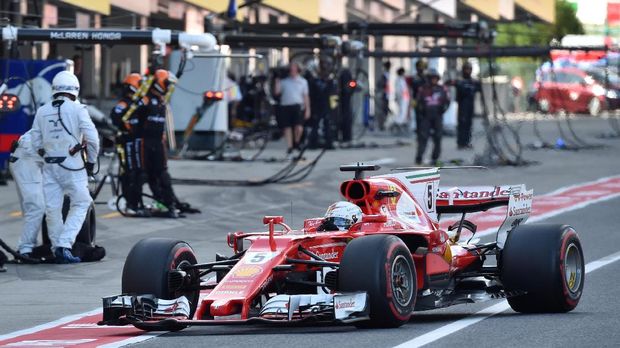 Sebastian Vettel mencatatkan waktu tercepat di F1 seri GP Brasil. (