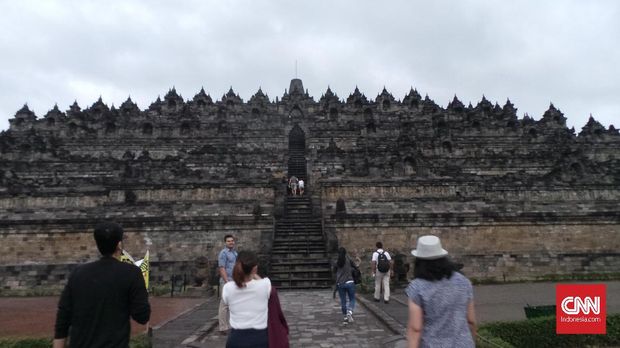 Mengejar Fajar Candi Borobudur