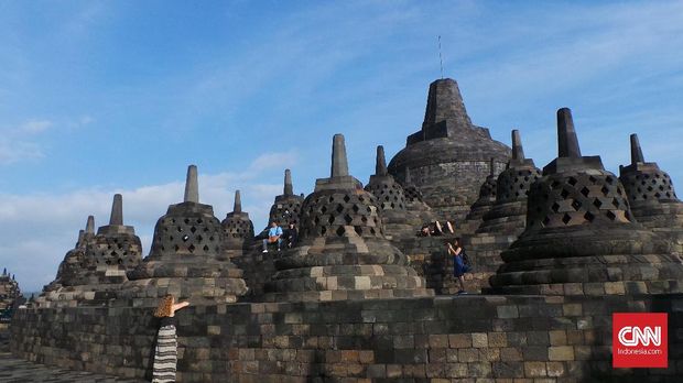 Candi Borobudur peninggalan dinasti Syailendra membuat pelatih Persib, Mario Gomez, penasaran. (