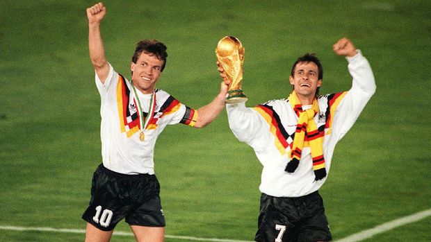 Aturan backpass ke kiper kali terakhir digunakan di Piala Dunia 1990.
