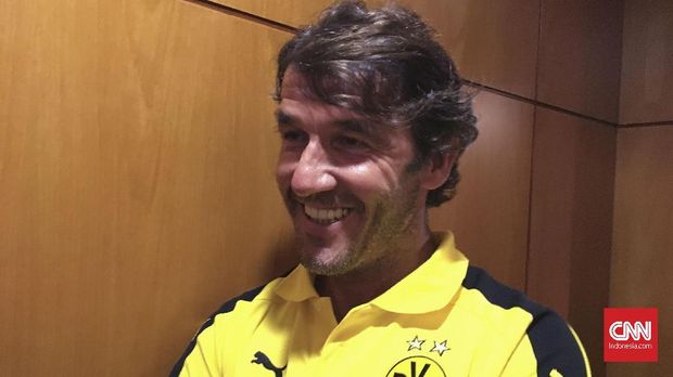 Karl-Heinz Riedle berkunjung ke Indonesia untuk mempromosikan Borussia Dortmund. (
