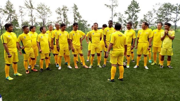 Para peserta kursus kepelatihan Lisensi A dan B AFC tengah mengikuti materi praktik. (