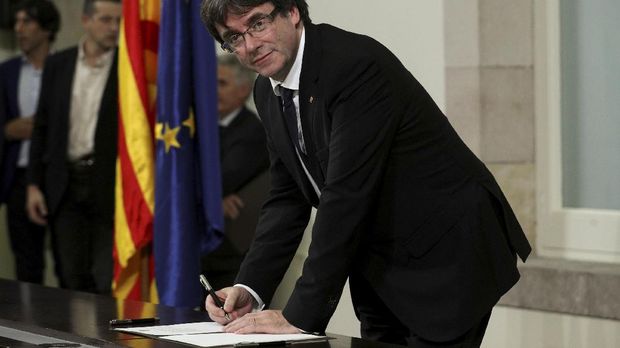Presiden Catalan Carles Puigdemont.