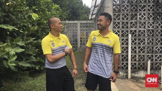 Ponaryo Astaman (kanan) dan Kurniawan Dwi Yulianto pernah mengikuti kursus kepelatihan Lisensi A AFC. (