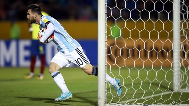 Lionel Messi mencetak trigol sekaligus memastikan Argentina lolos ke Piala Dunia 2018.