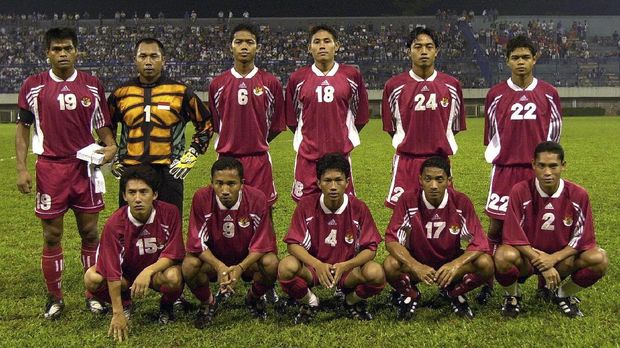 Nur Alim (pertama dari kiri) kerap menjadi duet Bejo Sugiantoro di Timnas Indonesia.