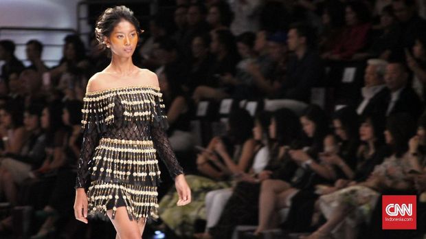 Sebastian Gunawan dan Peragaan 25 Tahun Jejak Berkarya