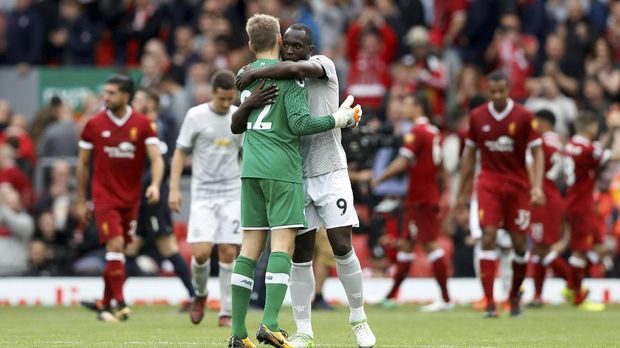 Manchester United hanya mampu mencuri satu poin di kandang Liverpool. (